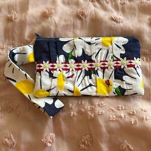 🌼 Lilly Pulitzer daisy fabric handmade ruching detailed wristlet 8.5” x 4.5”